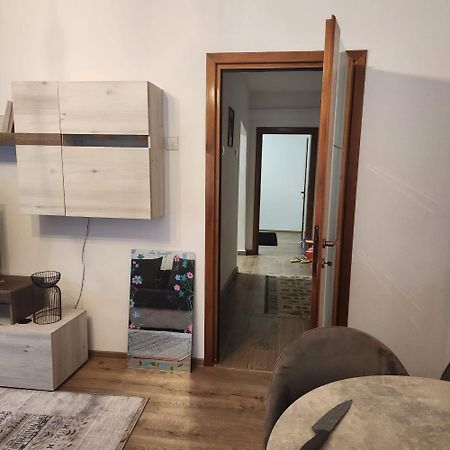Central Trei Camere Bákó Kültér fotó