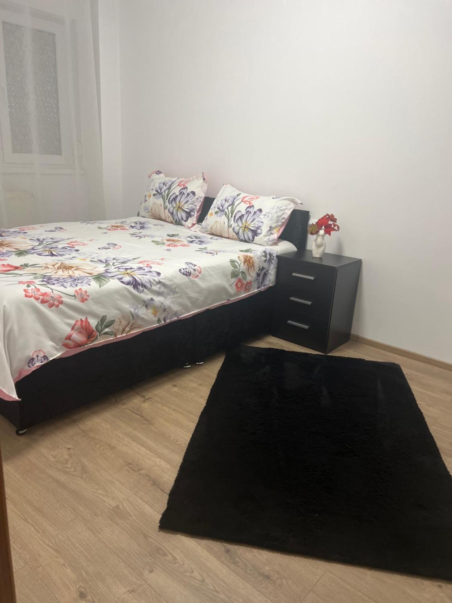 Central Trei Camere Bákó Kültér fotó