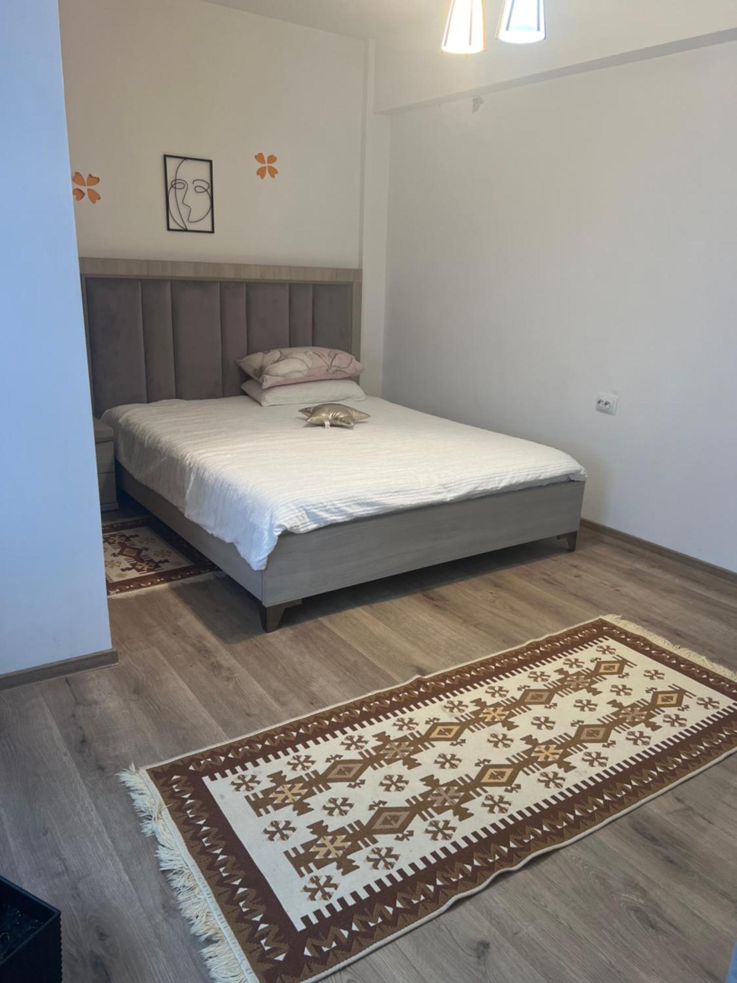 Central Trei Camere Bákó Kültér fotó