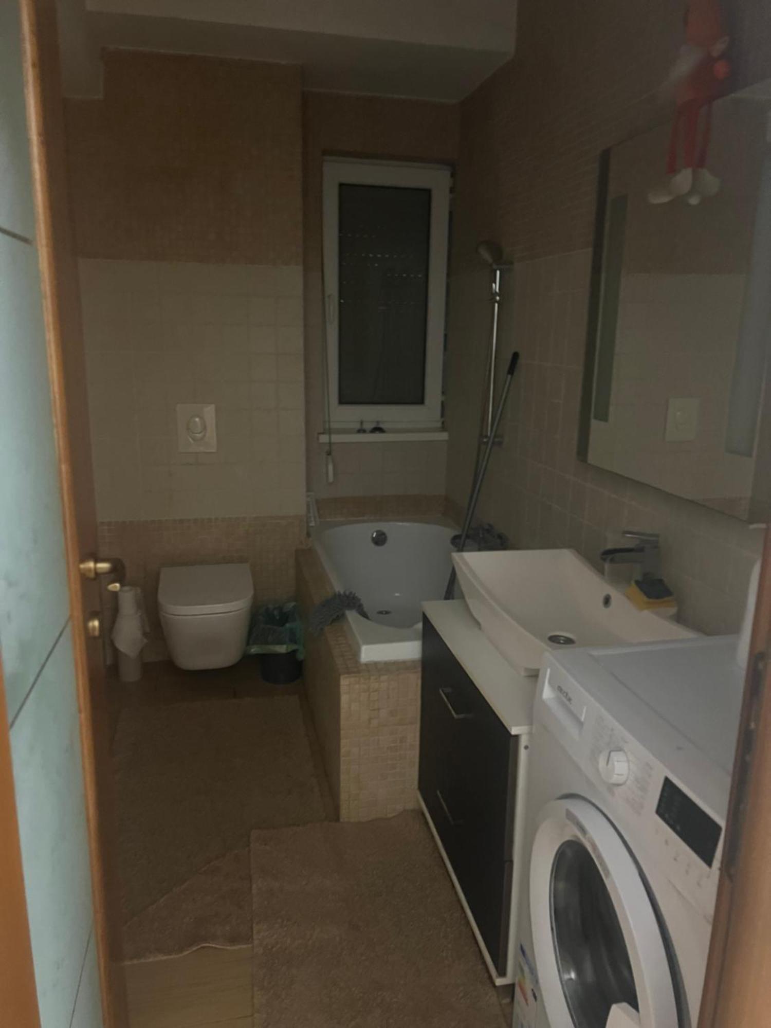 Central Trei Camere Bákó Kültér fotó